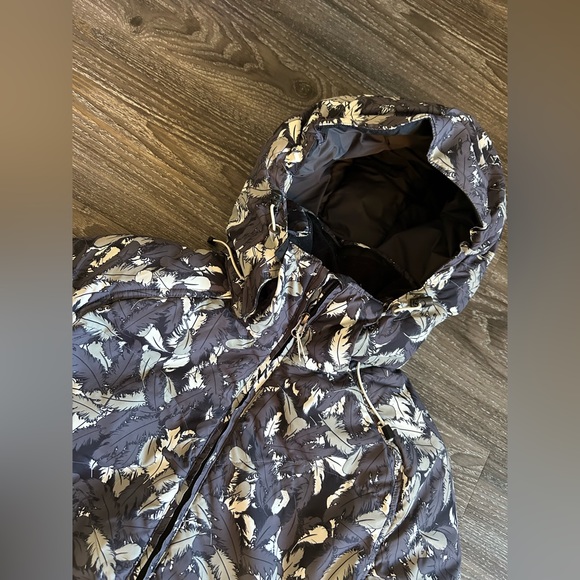 Peak Performance Winter Jacket - Size L - Picture 3 of 8